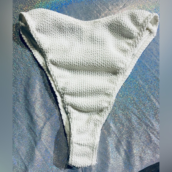 Pretty Little Thing White Crinkle High Leg High Waist Bikini Bottom NWT US 4 UK8 - Picture 4 of 6
